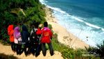 Kijingan, Pantai Batu Nisan di Pacitan