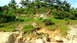Kijingan, Pantai Batu Nisan di Pacitan