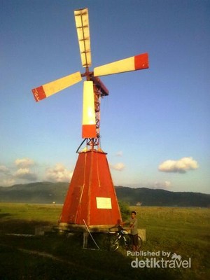 Kincir Angin Ini Bukan di Amsterdam, Tapi di Pacitan