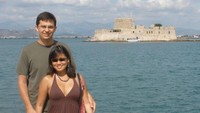 Dina dan Ryan di Nafplion, Yunani (vagabondquest.com)