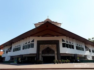 Kisah Gedung Setan di Bandung, Sekarang Jadi Masjid Cantik