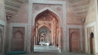 Bagian dalam Masjid Jama dengan arsitektur unik mencerminkan 3 unsur agama Islam,Hindu dan Kristen.