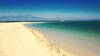 pantai di pulau gili ketapang