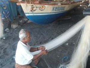 Kisah Nelayan Pemburu Paus di Lamalera