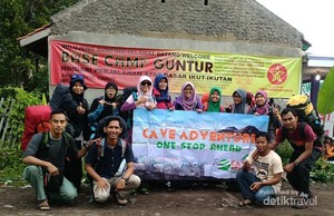 Kisah Pendakian Gunung Guntur & Pelajaran dari Pemuda Palestina