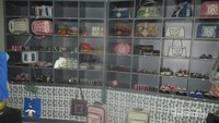 Ruang suvenir yang menjual aneka khas Aceh