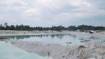 Kisah Sedih di Balik Keindahan Danau Kaolin