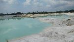 Kisah Sedih di Balik Keindahan Danau Kaolin