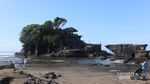 Kisah Tanah Lot, Batu Karang Sakti di Tengah Lautan