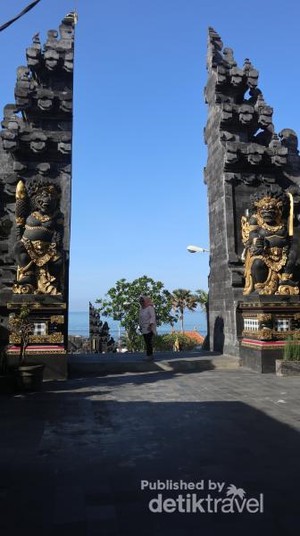 Kisah Tanah Lot, Batu Karang Sakti di Tengah Lautan