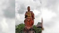 Patung Laksamana Cheng Ho yang berada di area wisata Klenteng Sam Poo Kong