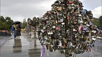 Gembok cinta di Rusia (lovelock-itz.blogspot.com)