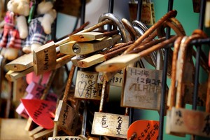 Klik! Gembok Cinta Anda di 5 Tempat Ini