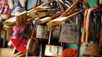 Gembok cinta di Jepang (tokyobling.wordpress.com)