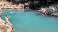 Lubuak Patamuan Batu Busuak memiliki kolam berwarna biru