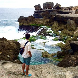 Kolam Renang Alami yang Cantik di Tulungagung