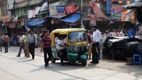 ANgkutan paling banyak ditemui di Kolkata, Bajaj!