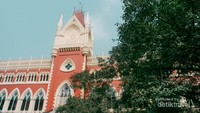 Dinding merah dan corak kuning gading mendominasi bangunan di Kolkata. Ini adalah gedung High Court