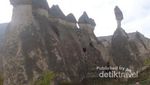 Kota Batu Ala Film Flinstones Sungguhan Ada di Turki