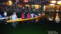 Salah satu perahu di pasar apung