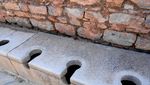 Kota Kuno Ephesus di Turki Simpan Toilet Zaman Romawi