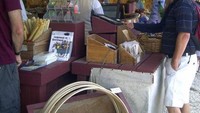 Suasana bazaar di pasar tradisional