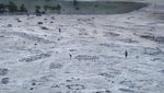 Kreasi Menyusun Batu, Hanya di Pelataran Kawah Upas Tangkuban Perahu!