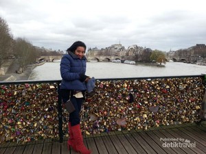 Kugembok Cintaku di Kota Paris