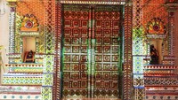 Pintu depan Kuil