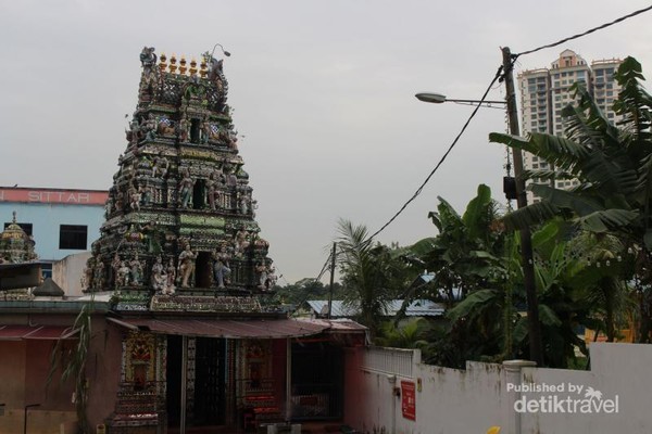 Kuil Kaca Cantik Nan Unik di Malaysia