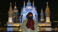 selfie berlatar kastil ala negeri dongeng