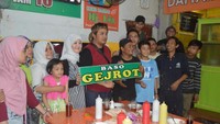 Diky Candra diminta foto bareng usai santap bakso