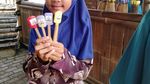 Kulineran di Pasar Ini Bayarnya Pakai Uang Bambu