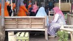 Kulineran di Pasar Ini Bayarnya Pakai Uang Bambu