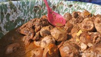 Telur dan Daging ayam tambahan lauk untuk Gudeg, siapa yang tidak ngiler?