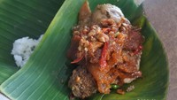 Nasi Gudeh dan lauknya sudah siap disantap