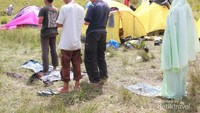 Jangan lupa shalat meskipun mendaki (bagi yang muslim).