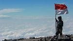 Ladies, Ini 8 Tips Mendaki Puncak Mahameru