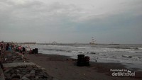 Suasana Pantai Alam Indah pada suatu pagi