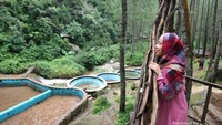 Kolam bertingkat yang lagi viral di Kampung CIherang