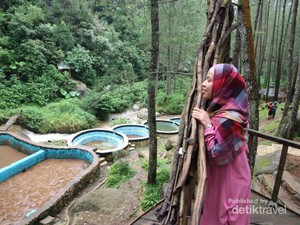 Lagi Viral! Kolam Bundar di Sumedang