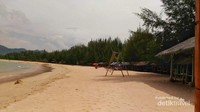Pantai lampuuk seluas mata memandang