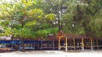 puluhan pondok tempat istirahat
