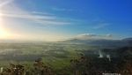 Lari-lari di Candi Sleman, Pemandangannya Cantik Banget!