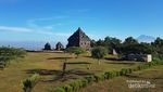 Lari-lari di Candi Sleman, Pemandangannya Cantik Banget!