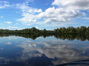 Larut Dalam Damai di Danau Dendam Tak Sudah