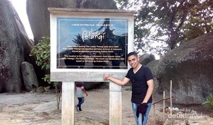 Laskar Gerhana Dibuat Terpesona di Pantai Tanjung Tinggi, Belitung