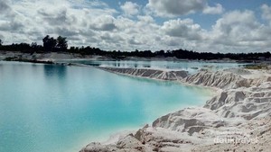 Laskar Gerhana Terpana Indahnya Danau Kaolin di Belitung