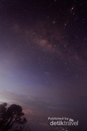 Lautan Bintang di Puncak Cikuray, Garut