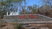 Tulisan besar yang menyambut pengunjung di pintu masuk.